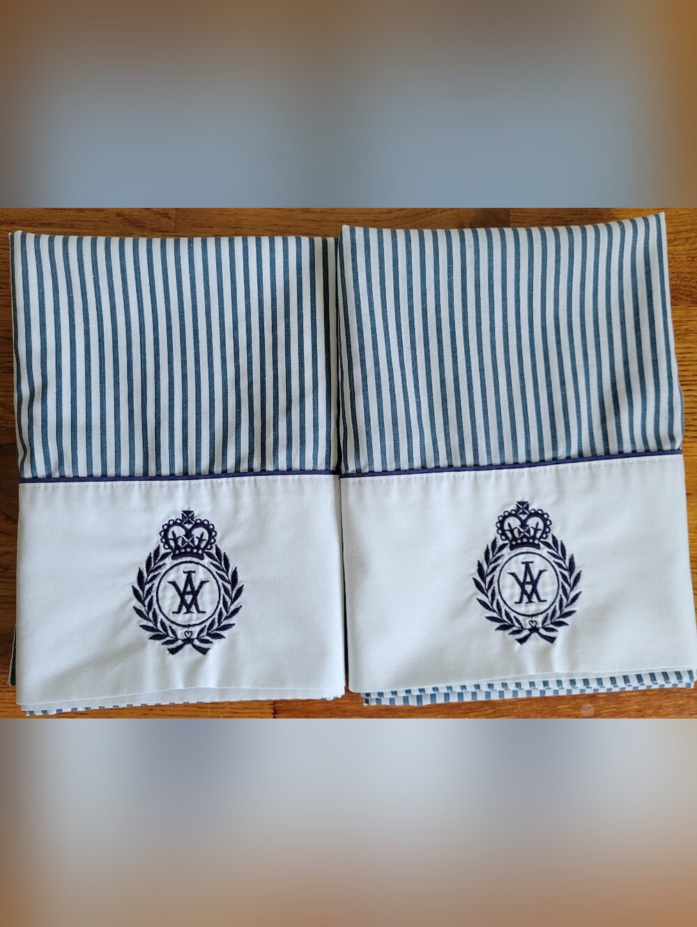 Vintage Adrienne Vittadini - Set of 2 King Size Pillow Cases